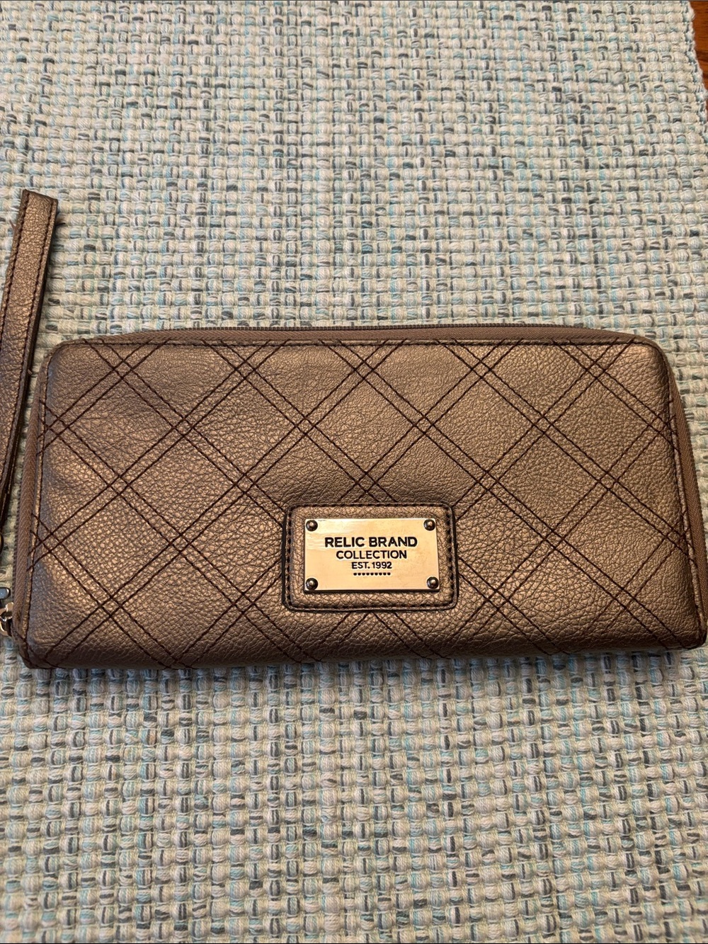 Relic Quilted Metallic Bronze Zip Wristlet Wallet